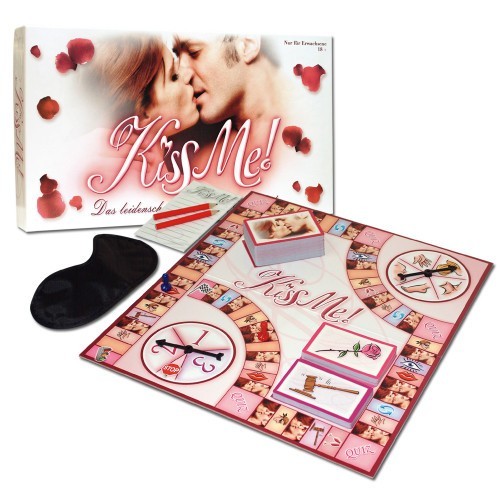 Kiss Me Couple Game