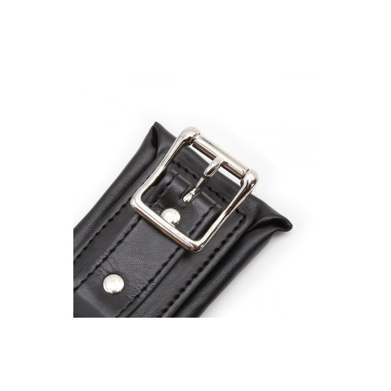 Μεταλλική μπάρα με δερμάτινα δεσμά περιορισμού του λαιμού και των χεριών