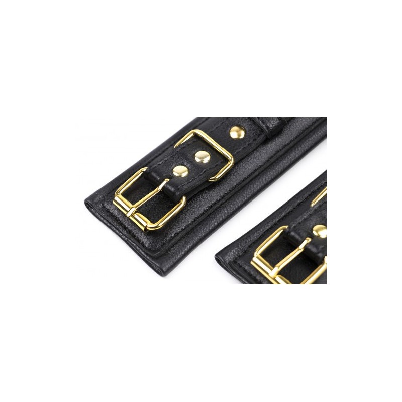 Μαύρες δερμάτινες ρυθμιζόμενες χειροπέδες με χρυσή αλυσίδα