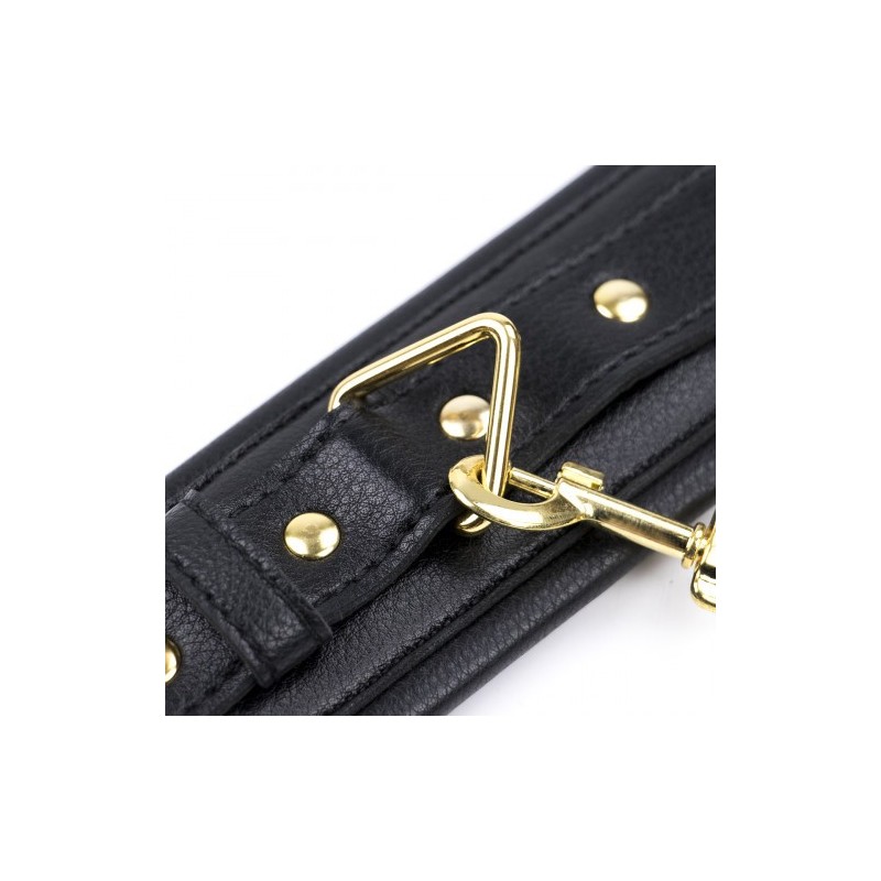 Μαύρες δερμάτινες ρυθμιζόμενες χειροπέδες με χρυσή αλυσίδα