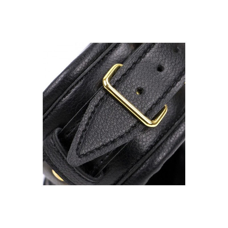 Μαύρες δερμάτινες ρυθμιζόμενες χειροπέδες με χρυσή αλυσίδα