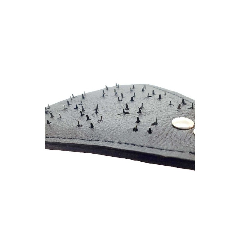 Φετιχιστικό Μαστίγιο τιμωρίας με μεταλλικά καρφάκια 63 εκ