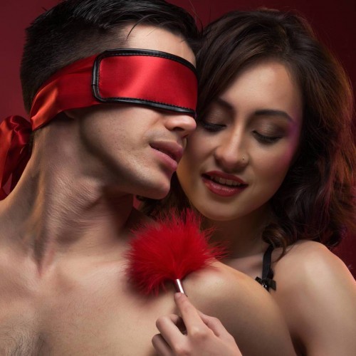 Αισθησιακή Κόκκινη πουπουλένια Γαργαλίστρα με ακρυλική χειρολαβή 17εκ